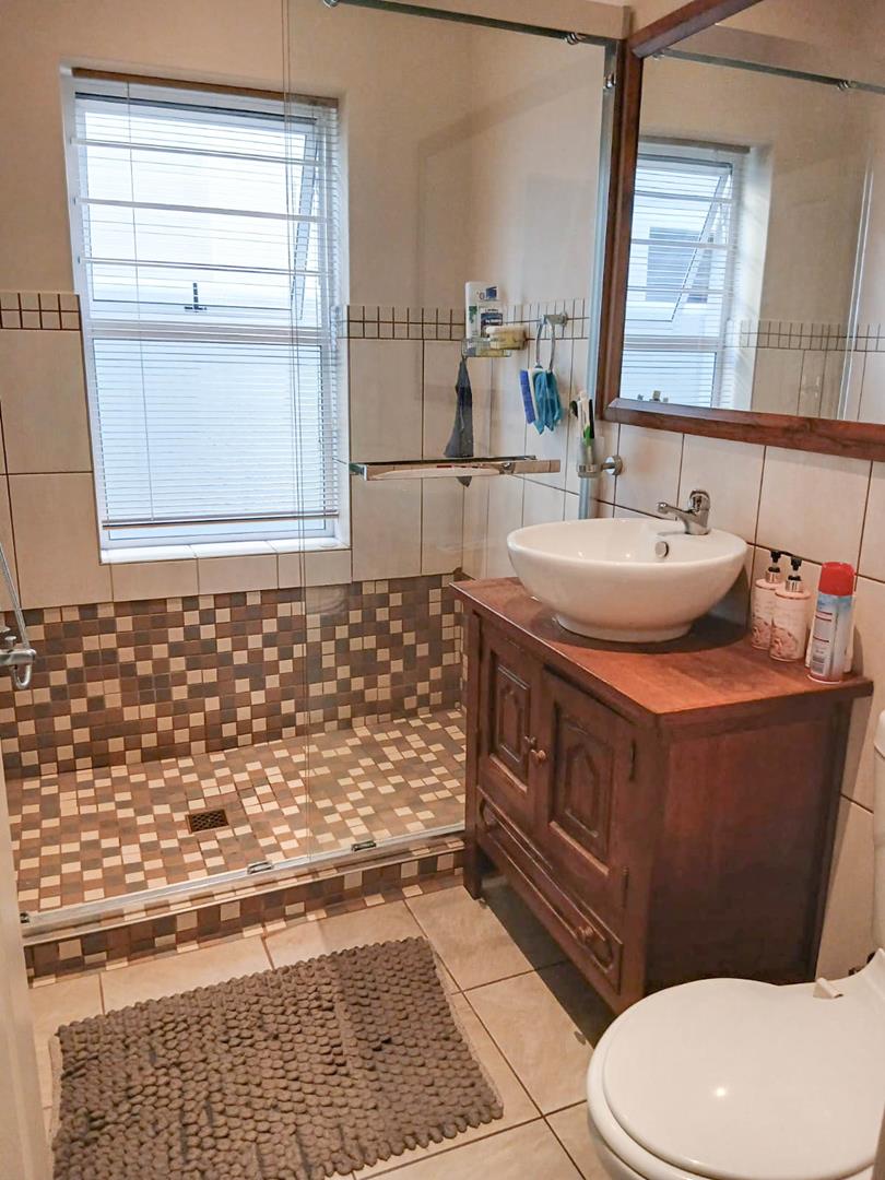 2 Bedroom Property for Sale in Sandbaai Western Cape